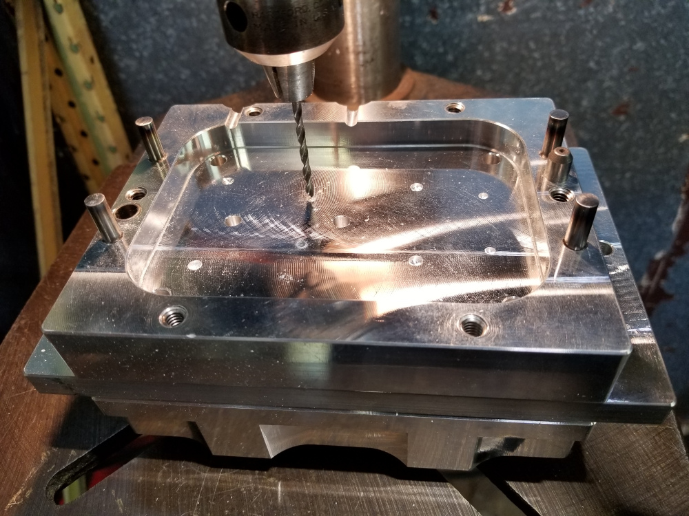 Drill end plate and pin retainer